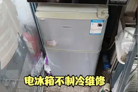 自己家的冰箱突然坏了，照明灯亮不制冷，最后花了2块钱就修复了视频封面