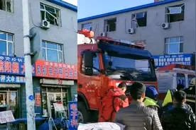 黑龙江大庆一宾馆发生天然气爆炸，玻璃被炸飞，碎片满地视频封面
