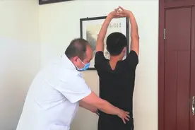 非遗正骨法：高低肩自我纠正法，经典3个动作，做自己的康复师视频封面