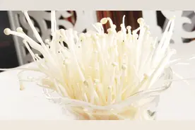 在家种金针菇，只需简单一招，种出来的金针菇新鲜又好吃