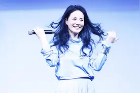 王菲现场演唱《我爱你》，声音自带魔力，听着就红了眼眶！视频封面