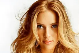 性感御姐写真，寡姐斯嘉丽约翰逊，一脸攻气视频封面