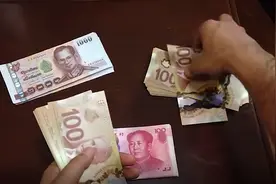 在银行柜台取完钱后，有必要当场数一遍吗？银行退休职员给出解释视频封面