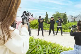 女汉子cs战队：被我们姐妹盯上了，你还有逃跑的机会吗？视频封面