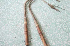 美女手持成吉思汗马鞭鉴宝，专家：不同凡响，站稳报价视频封面