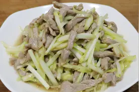韭黄炒肉丝的经典做法，韭黄脆嫩不出水，肉丝滑嫩不粘锅，太香了视频封面