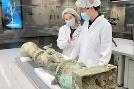 三星堆出土顶尊倒立神人像和1986年的鸟脚人像实现“合体”视频封面