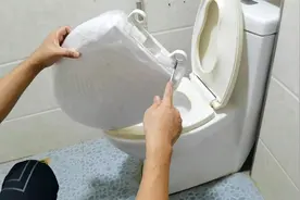 马桶盖用了6年变黄变色换新盖板，安装拆卸全程手把手教学视频封面