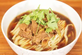 面点厨师长教您如何把红烧牛肉面做的好吃又好看！快试试吧！