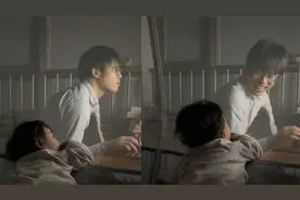 爸爸看世界杯 女儿趴在床边陪着 被发现后二人相视一笑太治愈了