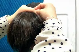 回头率杠杠滴发型，秋冬高领毛衣必备款扎发，减龄还优雅