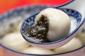 黑芝麻汤圆好吃有诀窍，学会这样和面调馅，香甜软糯，满嘴留香！视频封面