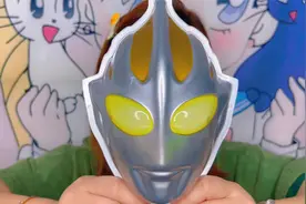 奥特曼面具糖，里面有金币还有糖果，好吃又好玩