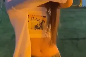蛇形身材性感小姐姐，这身材简直让人欲罢不能啊视频封面