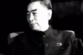 1962年，周总理到访北京艺术学院，成熟稳重的他也露出幽默一面视频封面
