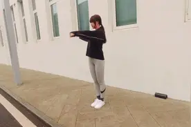 早起左右转一转，瘦腰瘦肚子，改善腰肌劳损！