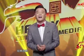 一人走着走着脚就酸了，竟是因为他踩柠檬上了？崔小笨真是太搞笑视频封面
