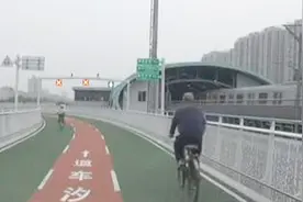 交管部门解读自行车专用道使用规定，电动车、滑板车、行人等禁入视频封面