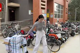 95后211高校毕业女生收破烂月入过万：不该让学历成为束缚的枷锁视频封面