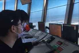 武汉塔台和运20空军机组隔空喊话致敬：向你们致以最崇高的敬意视频封面