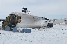 惊心动魄！俄罗斯一重型直升机失控坠毁断成两截 机上8人奇迹逃生视频封面