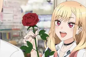 女神参加cos活动热到中暑，竟要求男主帮她，拉开拉链擦汗视频封面