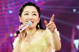 一首经典老歌《野花》，歌声悠扬、旋律优美！