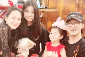 素颜下的章子怡汪峰尽显老态，汪峰首次摘掉眼镜，反差大到认不出视频封面
