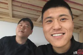 小伙趁朋友熟睡恶搞还拍下视频，最佳损友，先叫我抽根烟冷静一下