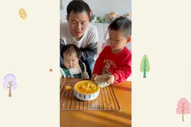 妹妹一直把饼干分享给哥哥，原来爱是相互的视频封面