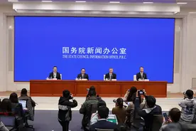 今年河南暴雨灾害 预计整个保险行业的车险最终赔付金要达70亿元视频封面