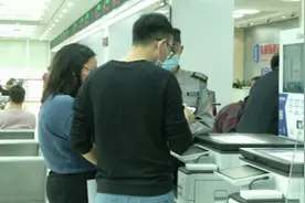 东莞取消奇葩证明多年，市民户口迁移还要亲子鉴定“我爸是我爸”视频封面
