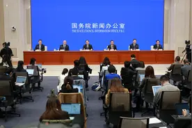 中国现行扶贫标准低于世界银行确定的标准？官方回应来了视频封面