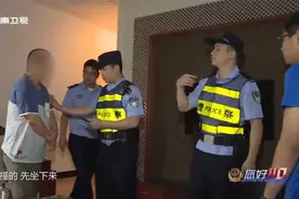 110：妻子遭丈夫暴打，浑身是血惨不忍睹，民警一看伤情当场怒骂视频封面
