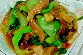 青菜炒蘑菇的家常做法，咸香下饭，做法简单，有它红烧肉都不吃视频封面