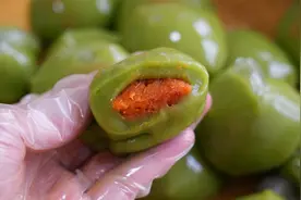 春天用清明菜做青团，教你一个免蒸青团皮做法，清香翠绿软软糯糯视频封面
