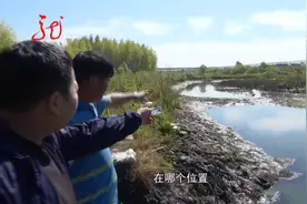 吓人！农户鱼塘放水 池底惊现一条重达百斤的大蛇视频封面
