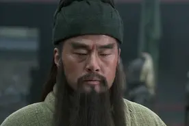 三国：小小华雄何须借酒，看关羽分分钟送华雄领盒饭视频封面