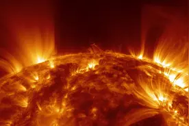 看看脾气暴躁的太阳，在不停的井喷火热的物质