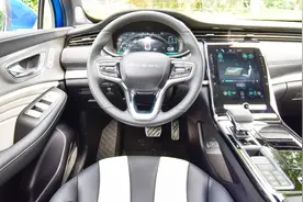 国产终于爆发！全新SUV30万外观40万内饰，坐进去就有要买的冲动视频封面