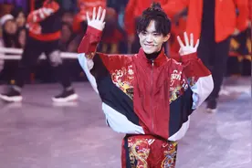 综艺明星吃辣条合集，迪丽热巴也是辣条爱好者，偷吃吃出表情包视频封面