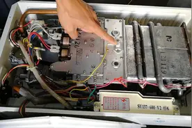 燃气热水器打着火后过几秒又熄灭，到底是什么原因？维修很简单视频封面