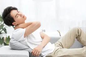 受伤导致颈椎滑脱，该如何治疗？医生2分钟解答视频封面