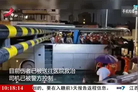 广西桂林一旅游大巴撞上限高架视频封面
