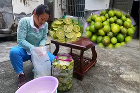 农村：这样腌制野柠檬越久越好，做一次可以吃上好几年视频封面