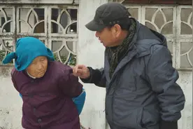 农村老奶奶为什么喜欢扎头巾？这种风俗以后还会有吗？视频封面