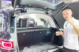 车展实拍对比林肯飞行家、宝马X7、奔驰GLS后备厢