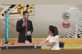 如何正确使用上臂式电子血压仪？专家现场演示，快来学|健康之路视频封面