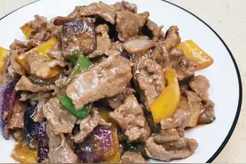 手把手教你家常版“耗油牛肉”，3分钟出锅，软嫩鲜香百吃不厌视频封面