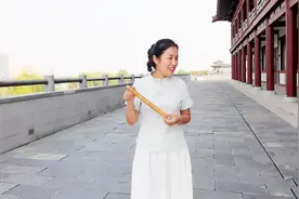 腰椎间盘突出：巧用擀面杖对付脚麻，每天5分钟，坚持7天视频封面
